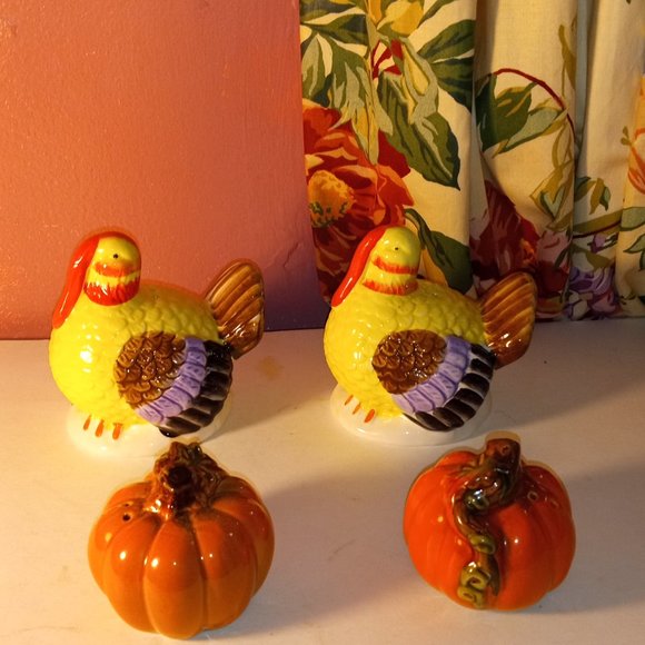 FALL SEASON THANKSGIVING COLORFUL SALT AND PEPPER SHAKERS TURKEY'S & PUMPKINS - Picture 2 of 7